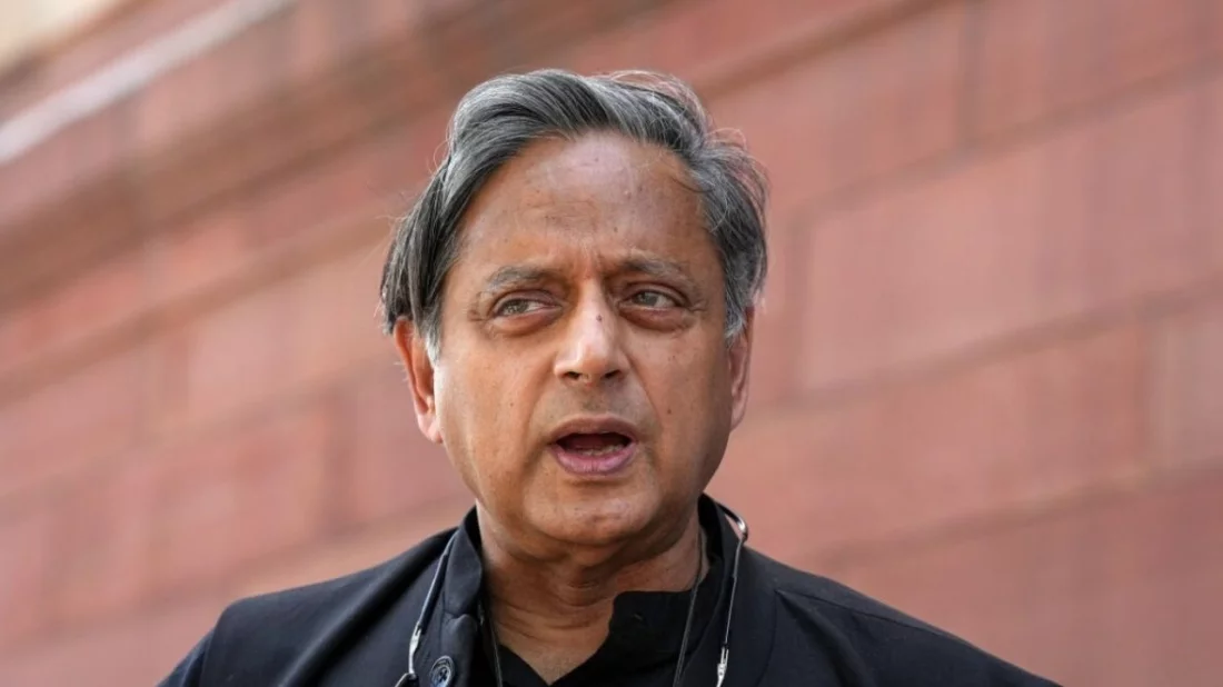 ডাকসুতে শিবিরের জয় ভারতের জন্য উদ্বেগজনক: শশী থারুর